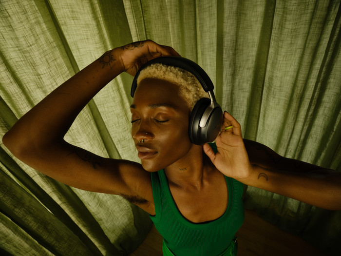 Bose QuietComfort Ultra Headphones Zwart product in gebruik