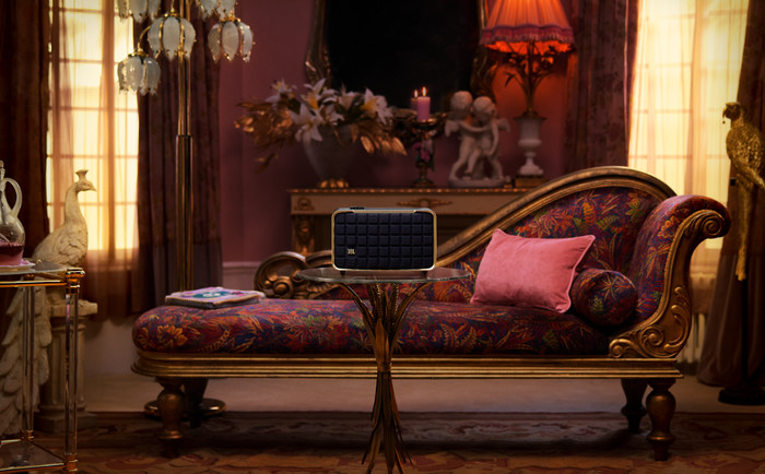 JBL Authentics 200 duo pack product in gebruik