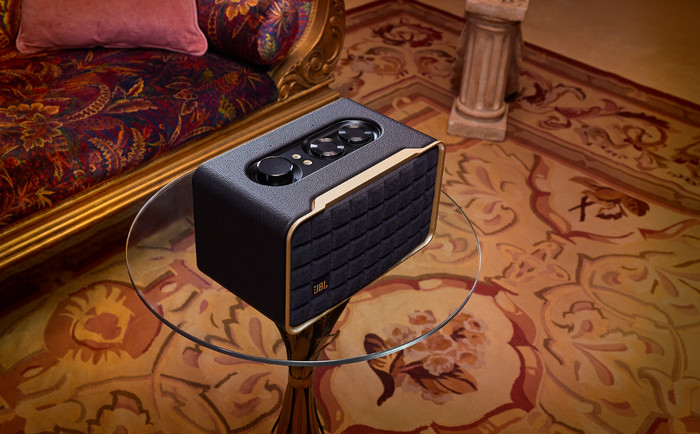 JBL Authentics 200 duo pack product in gebruik