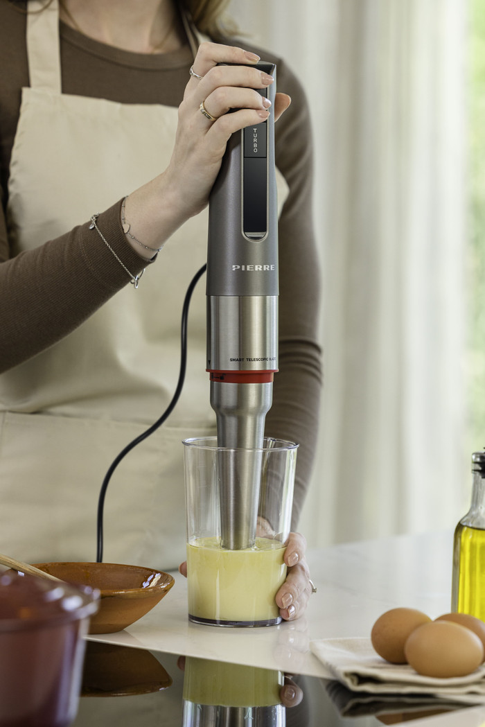 Pierre Immersion Blender PHB7000 Smart product in use