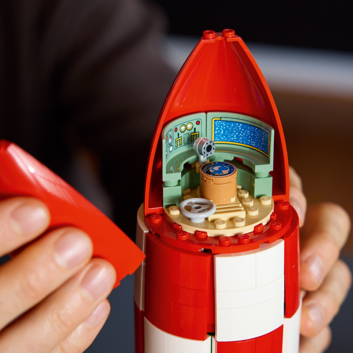 LEGO Ideas Tintin Maanraket 21367 product in gebruik