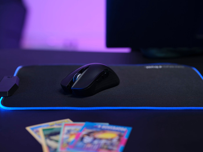 Trust GXT 923 Ybar Wireless Gaming Mouse Black product in use