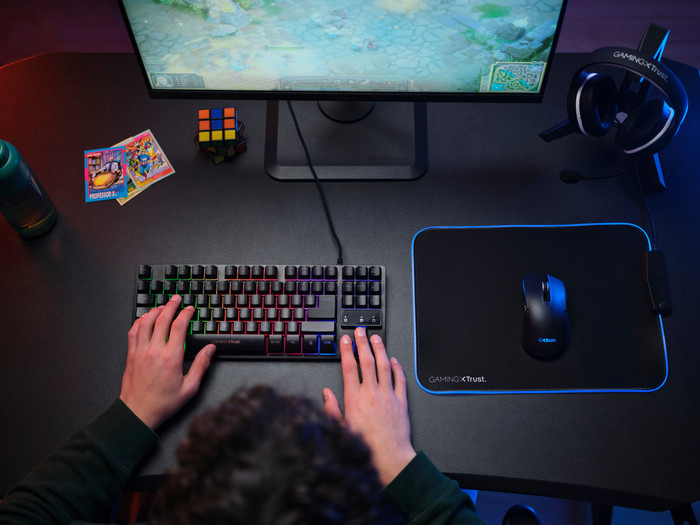 Trust GXT 923 Ybar Wireless Gaming Mouse Black product in use