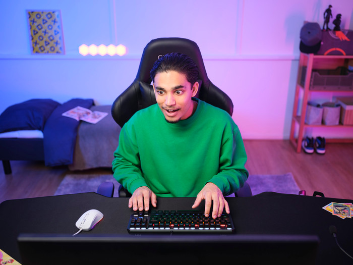 Trust GXT 924W Ybar+ Pro Gaming Muis Wit product in gebruik