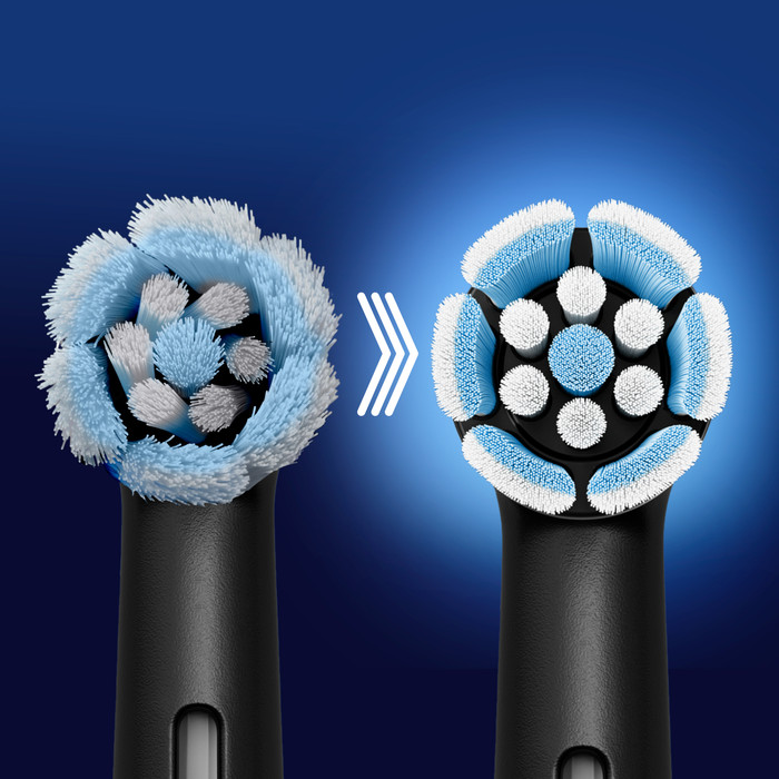 Oral-B iO Gentle Care Spiderman (2 stuks) product in gebruik