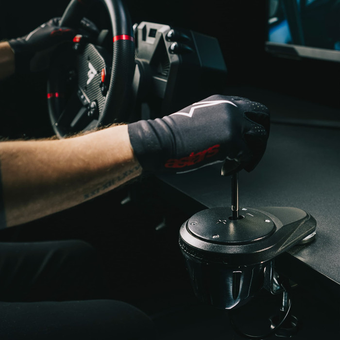 Thrustmaster TH8A Shifter product in gebruik
