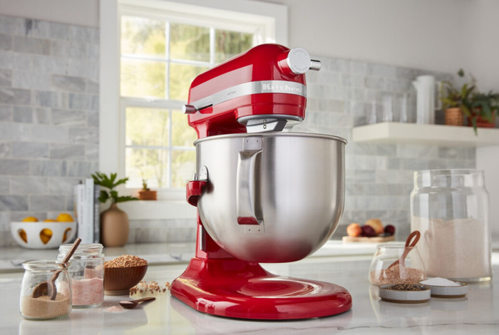 KitchenAid Artisan Bowl-Lift 5KSM70SHXEER Empire Red product in use