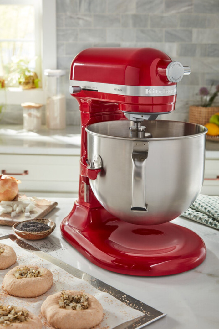 KitchenAid Artisan Bowl-Lift 5KSM70SHXEER Empire Red product in use