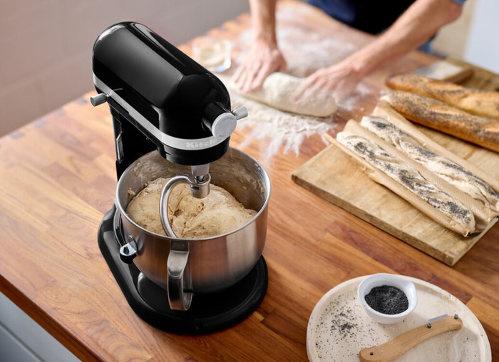KitchenAid Artisan Bowl-Lift 5KSM70SHXEOB Onyx Zwart product in gebruik