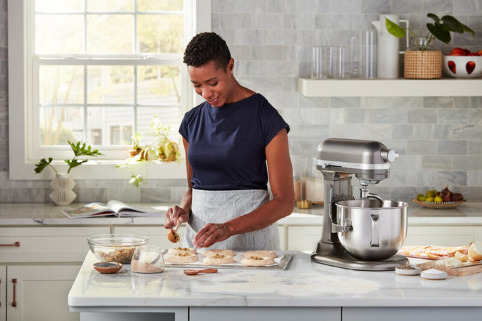 KitchenAid Artisan Bowl-Lift 5KSM70SHXEMS Gris Étain produit à l'usage