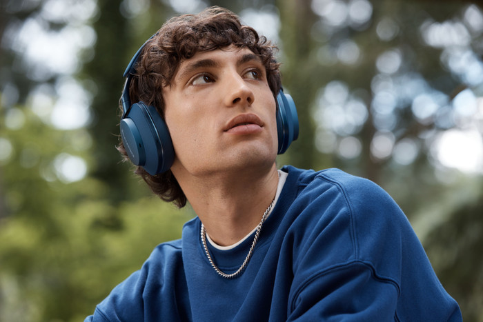 Bowers & Wilkins Px7 S2e Blue + BlueBuilt Power Delivery Charger with USB-C Port 20W White visual supplier