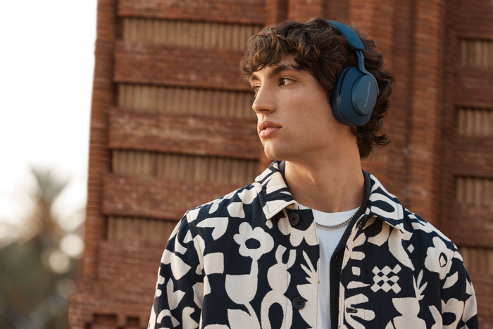 Bowers & Wilkins Px7 S2e Blue + BlueBuilt Power Delivery Charger with USB-C Port 20W White visual supplier