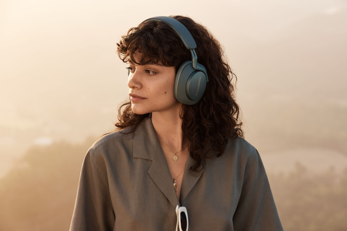 Bowers & Wilkins Px7 S2e Green + BlueBuilt Power Delivery Charger with USB-C Port 20W White visual supplier