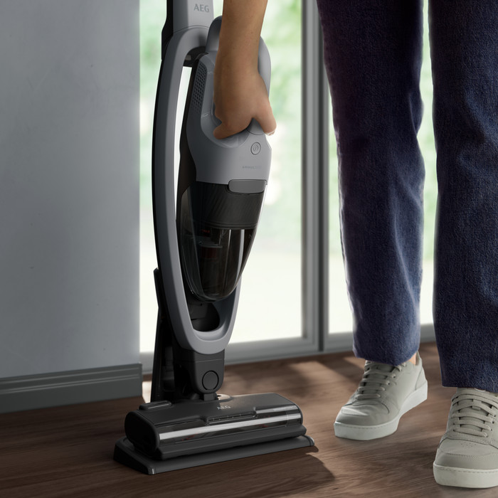 AEG AS52AB18BN 5000 ANIMAL product in use