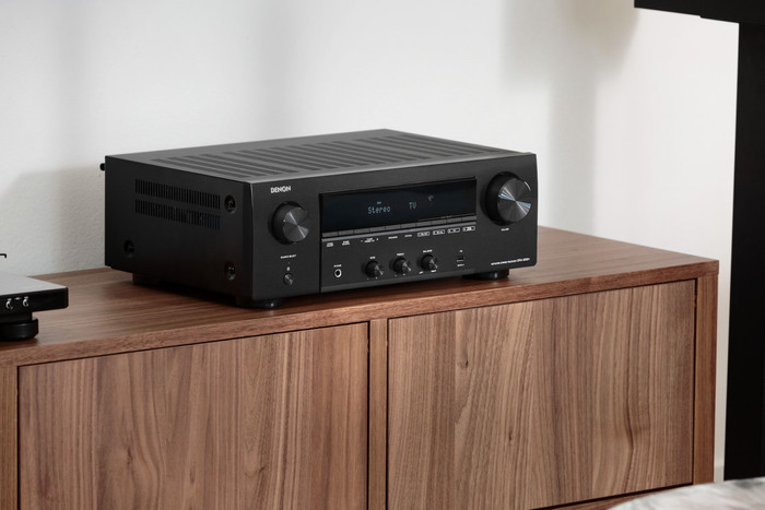 Denon DRA-900H Black product in use