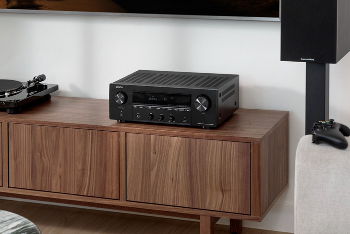 Denon DRA-900H Black product in use