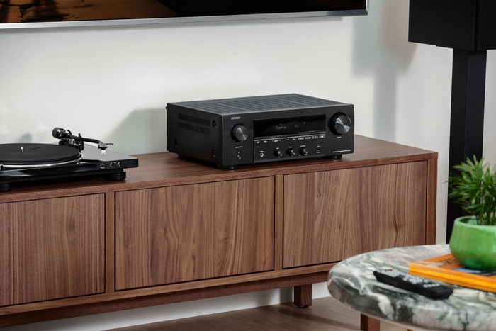 Denon DRA-900H Black product in use