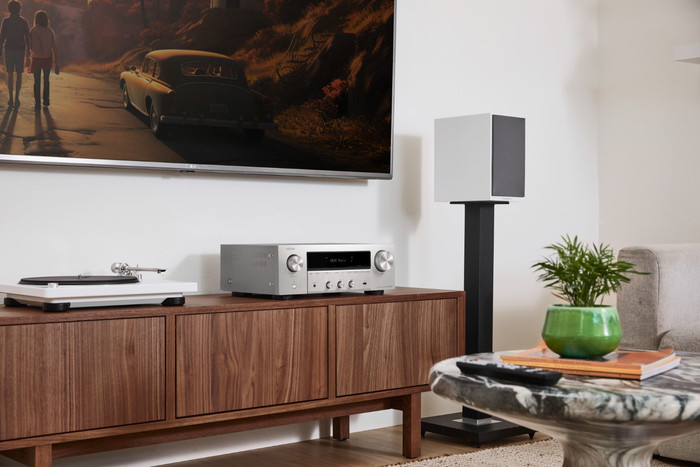 Denon DRA-900H Silver product in use