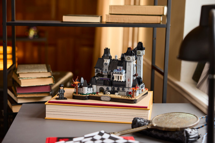 LEGO Mercredi - L'Académie Nevermore 76788 détail
