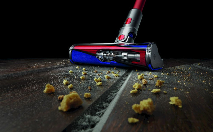 Dyson V11 Fluffy product in use