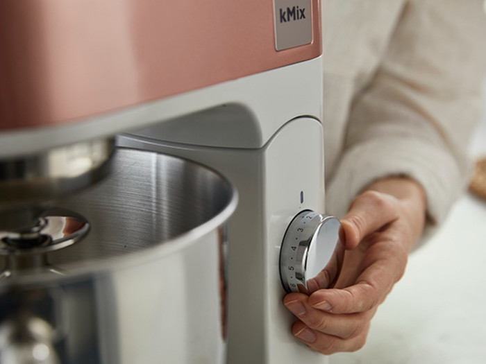 Kenwood kMix KMX760API Abrikoosroze product in gebruik