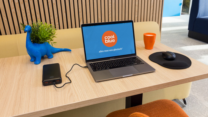 BlueBuilt Laptop Power Bank with Fast Charging 27,000mAh Black product in use