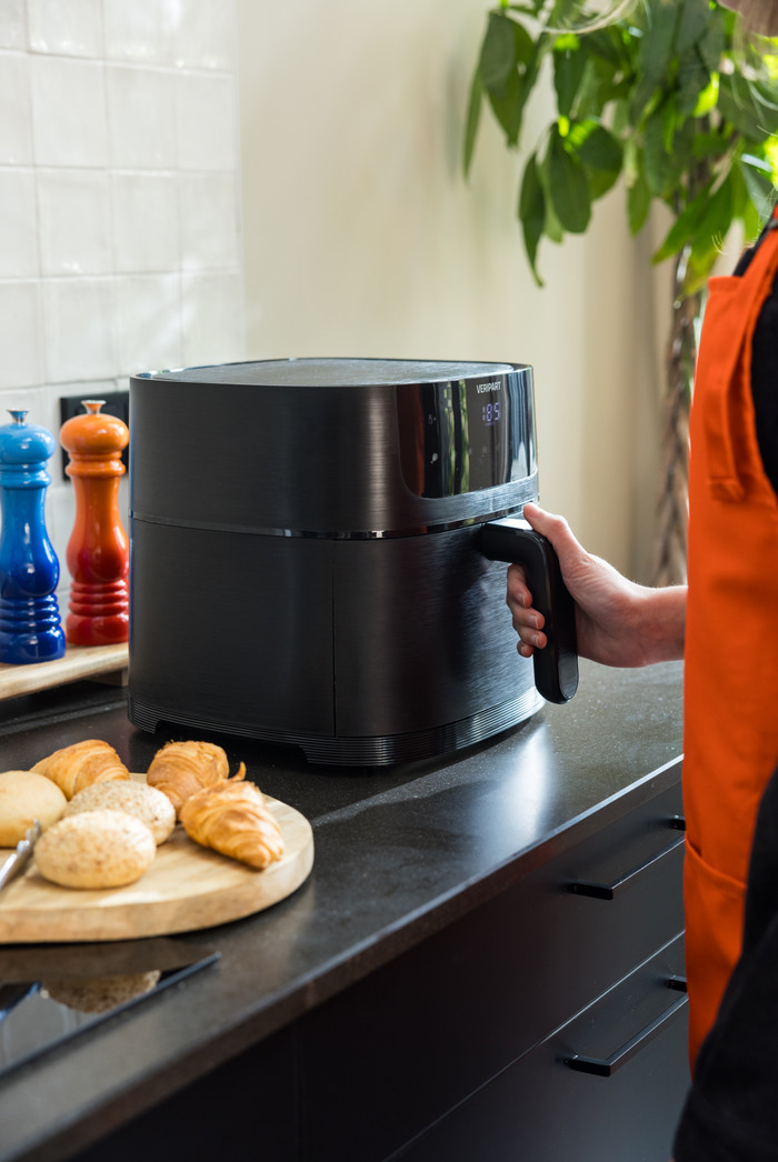 Veripart Airfryer XL product in use