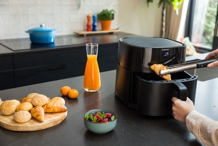 Veripart Airfryer XL product in use