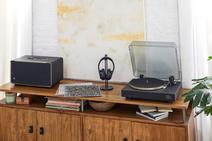 JBL Spinner BT Goud product in gebruik