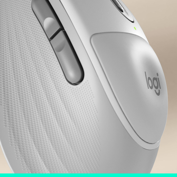 Logitech MK880 Signature Comfort Plus Wireless Keyboard and Mouse Combo Off-white QWERTY detail