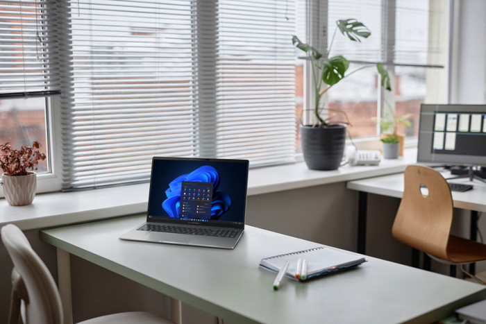 ASUS ExpertBook P5 G2 16'' OLED Copilot+PC PM5606CGA-PL0038X AZERTY product in gebruik