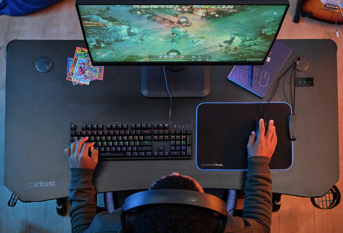 Trust GXT709 Luminus Bureau Gamer RGB Noir produit à l'usage