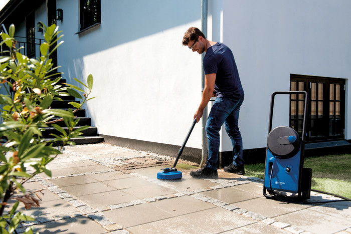 Nilfisk Core 150 PowerControl PAD product in use