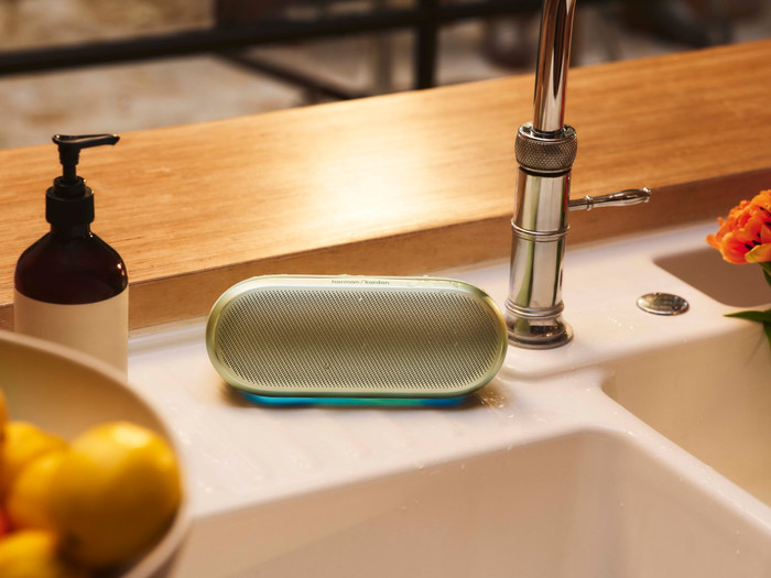 Harman Kardon Luna 2 Groen product in gebruik