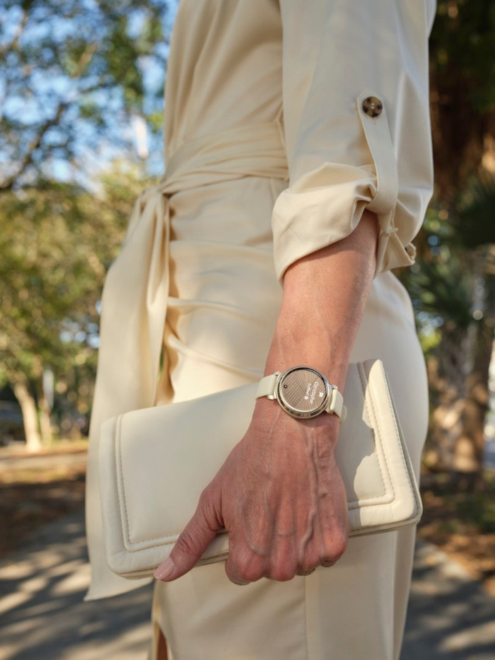 Garmin Lily 2 Crème product in gebruik