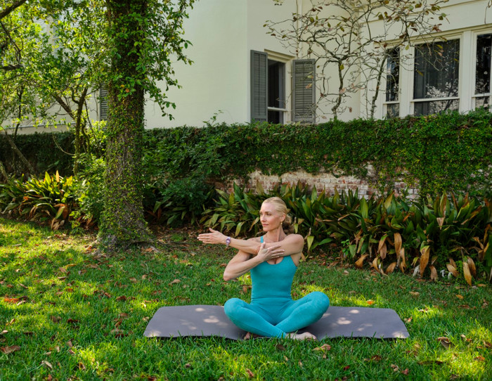 Garmin Lily 2 Purple product in use