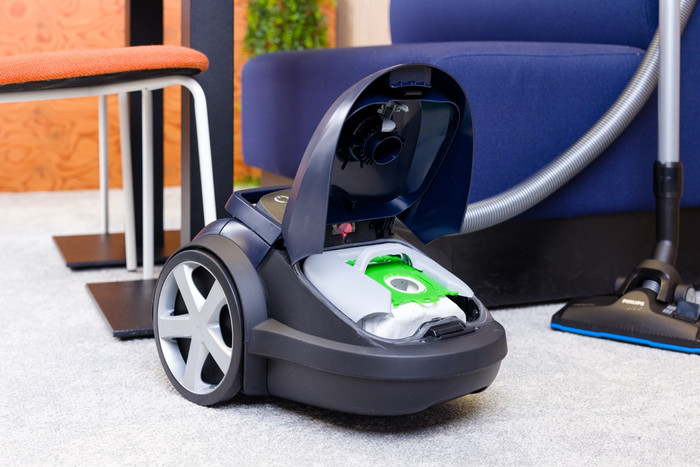 BlueBuilt Vacuum Cleaner Bags for AEG and Philips (28 units) product in use