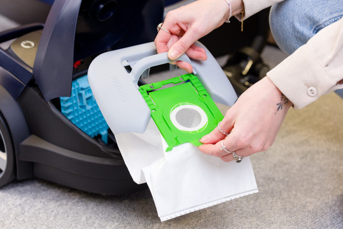 BlueBuilt Vacuum Cleaner Bags for AEG and Philips (28 units) product in use