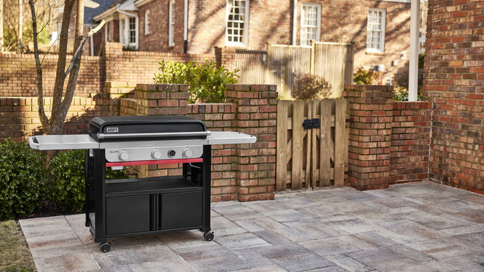 Weber Slate GPD 76 cm Premium Plancha Black product in gebruik