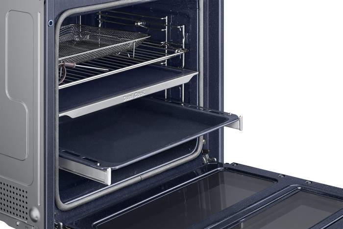 Samsung NV7B5755SAK/U1 Dual Cook Flex detail