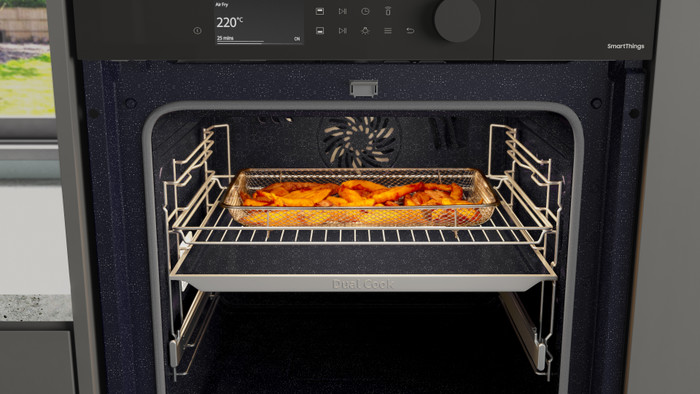 Samsung NV7B5755SAK/U1 Dual Cook Flex product in gebruik