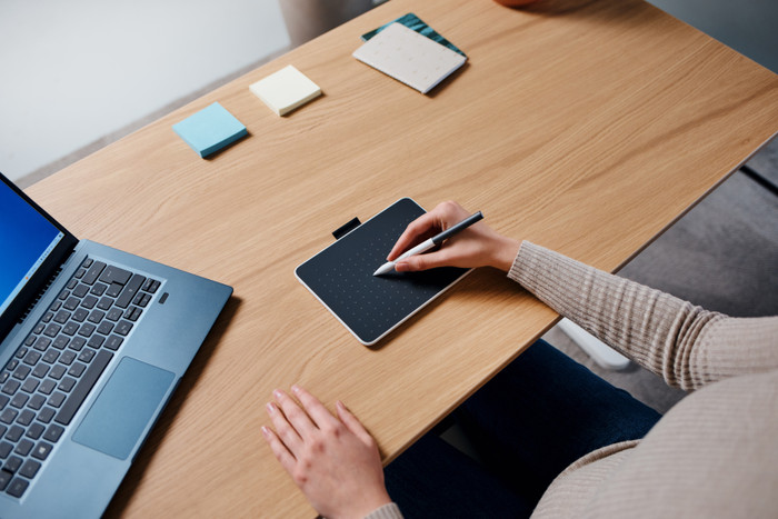 Wacom One S product in gebruik