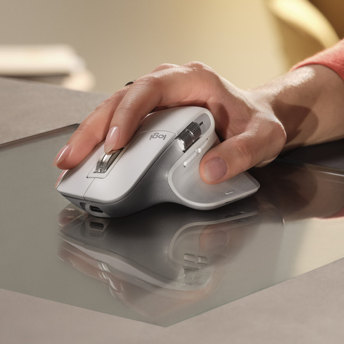 Logitech MX Master 3S Grafiet product in gebruik