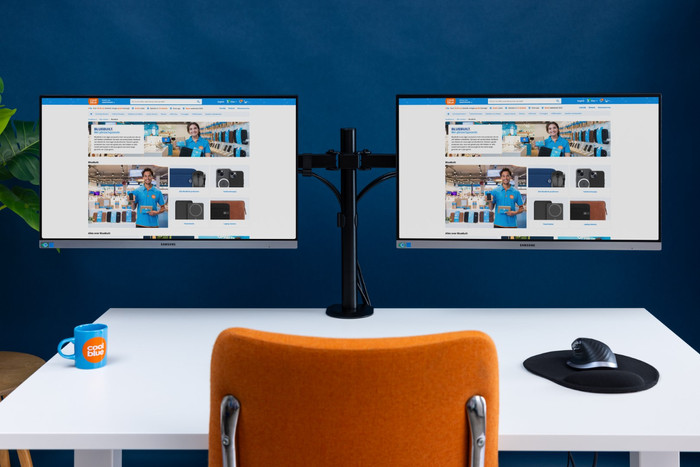 BlueBuilt Monitorarm voor 2 Monitoren product in gebruik
