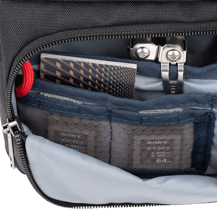 Think Tank Mirrorless Mover 20 V2 Bleu détail