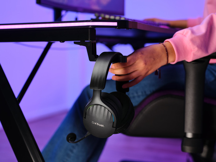 Trust Fayzo GXT491 Wireless PC/PlayStation Headset Black product in use