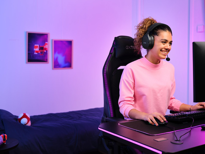 Trust Fayzo GXT491 Wireless PC/PlayStation Headset Black product in use