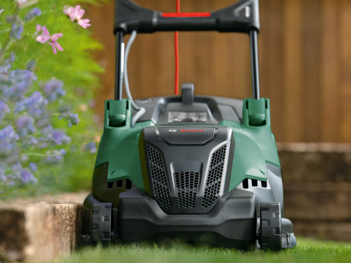 Bosch AdvancedRotak 40-650 + Easygrasscut 23 front