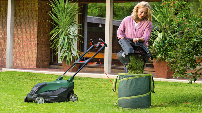 Bosch AdvancedRotak 40-650 + Easygrasscut 23 product in use