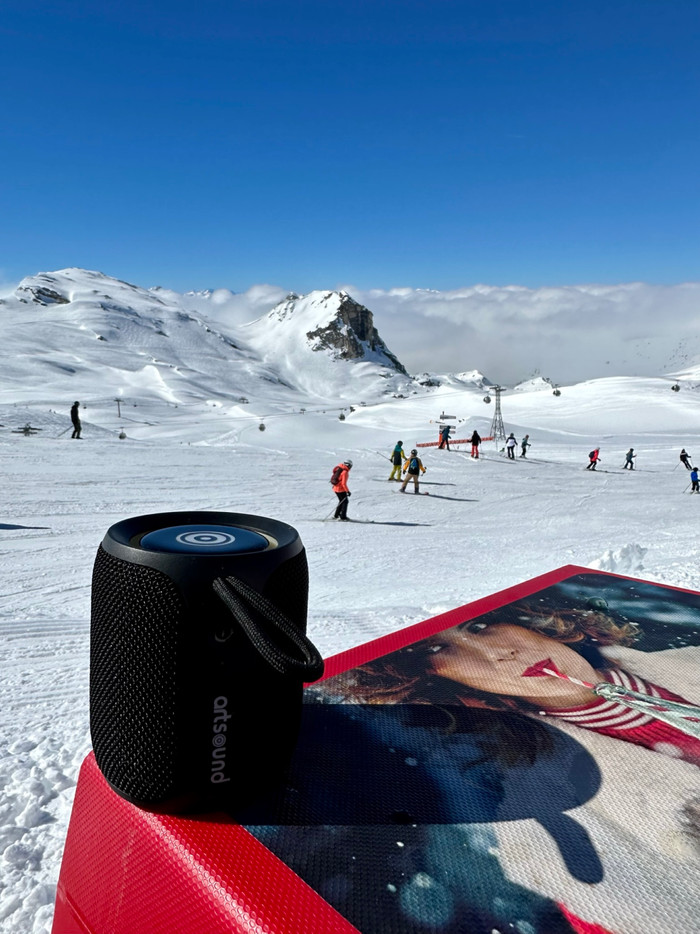 ArtSound PWR01 Black product in use